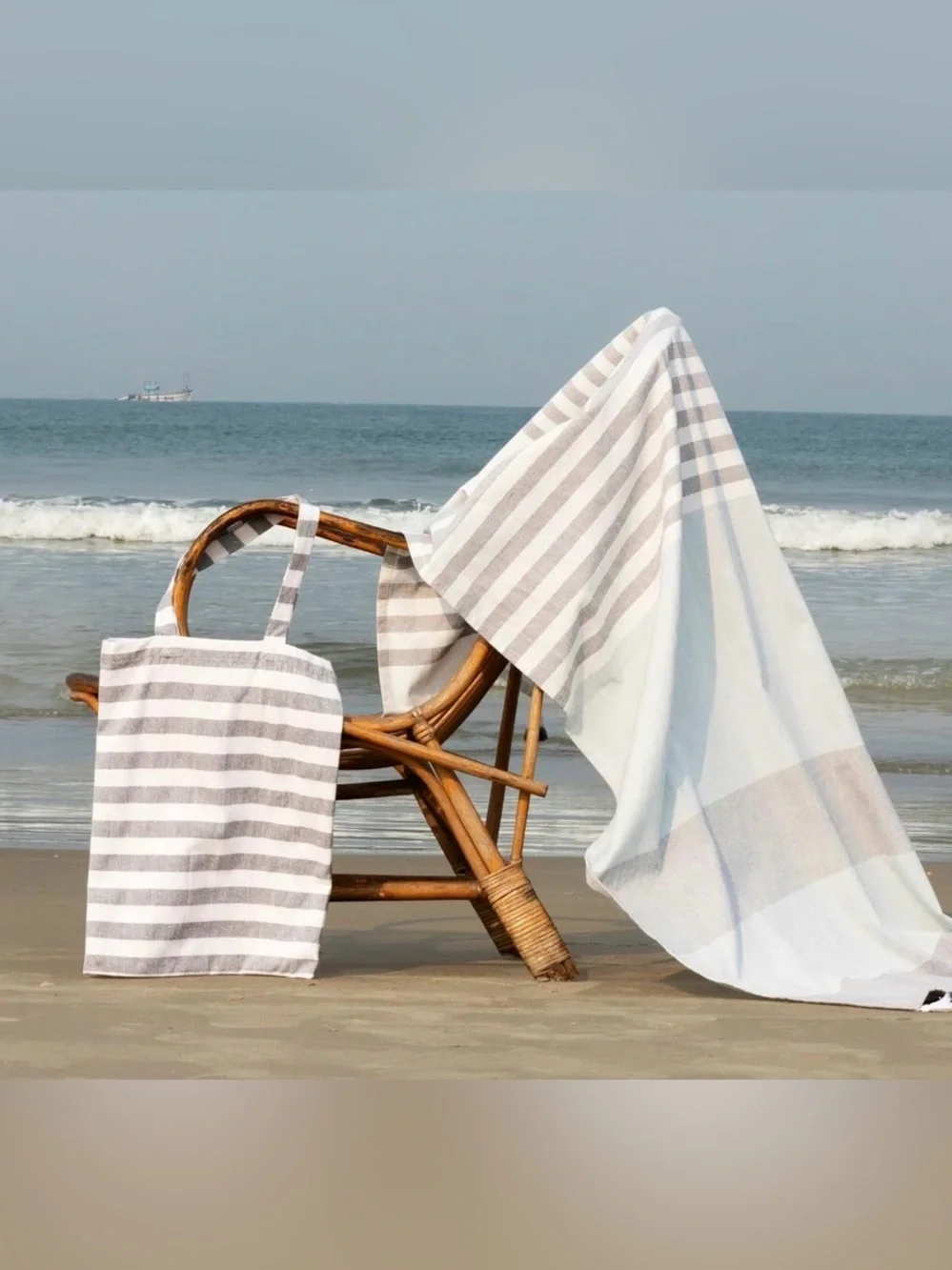 Folkulture Turkish Beach Towel 40 x 72 inch with Tote Bag NWT